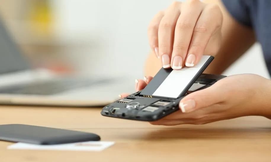 Jak wymienić niewymienialną baterię w telefonie bez uszkodzeń