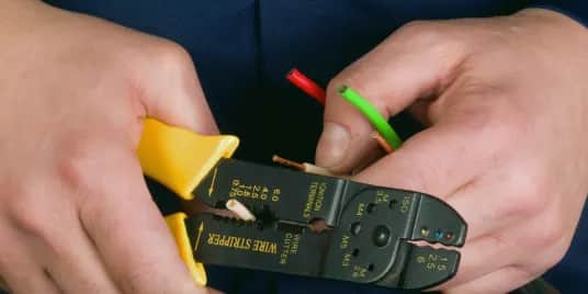 Jak skutecznie usunąć izolację z kabli i uniknąć problemów