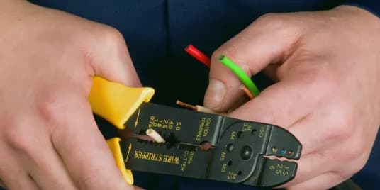 Jak skutecznie usunąć izolację z kabli i uniknąć problemów