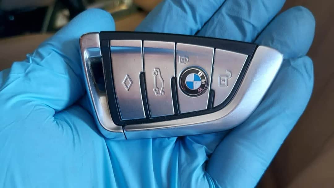 Wymiana baterii w kluczyku BMW - proste kroki i ważne wskazówki Wymiana baterii w kluczyku BMW - proste kroki i ważne wskazówki