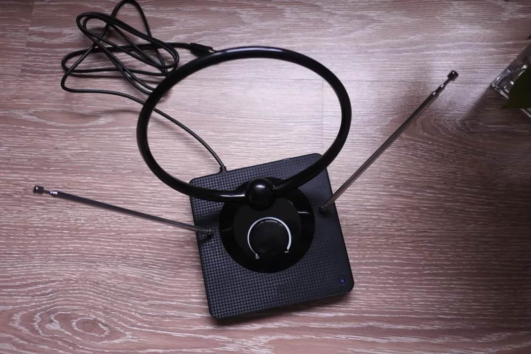 Jaką antenę pokojową DVB-T wybrać, by uniknąć słabego sygnału?