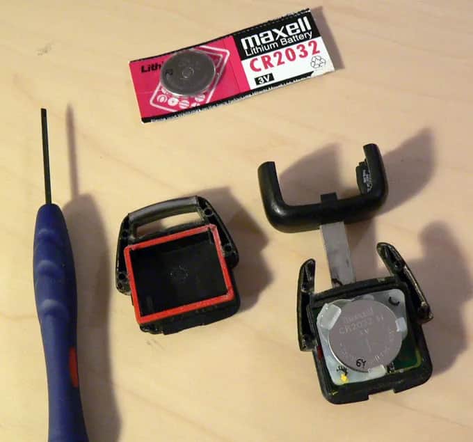 Wymiana baterii w kluczyku Opel Vectra C - uniknij problemów z pilotem