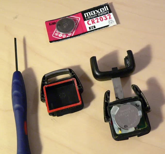 Wymiana baterii w kluczyku Opel Vectra C - uniknij problemów z pilotem