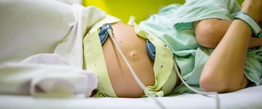 Monitor KTG co pokazuje - kluczowe informacje o zdrowiu płodu