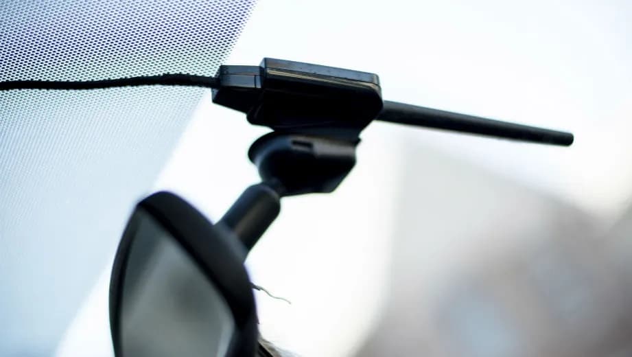 Jak podłączyć antenę wewnętrzną samochodową i uniknąć problemów