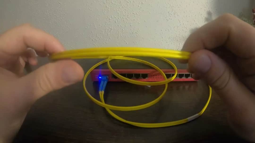 Jak przedłużyć kabel światłowodowy bez ryzyka uszkodzenia sygnału