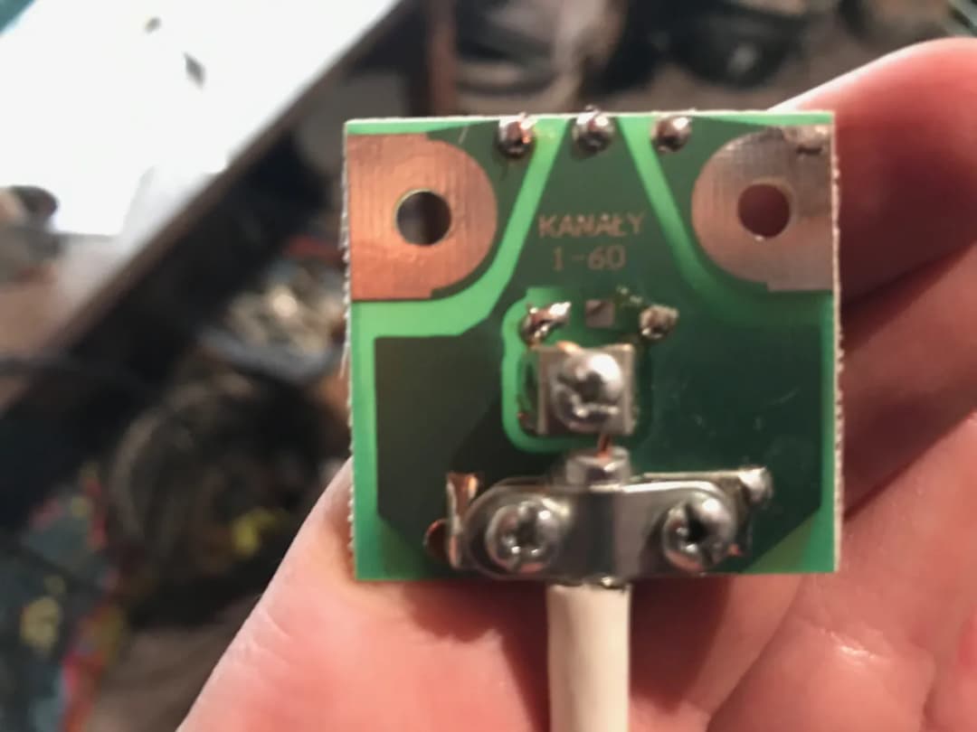 Jak zrobić antenę UHF VHF - proste kroki do idealnego odbioru sygnału