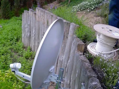 Dlaczego antena satelitarna nie odbiera podczas deszczu i jak to naprawić