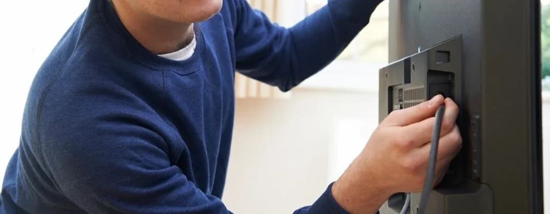 Jak połączyć laptop z monitorem - proste kroki i najczęstsze błędy