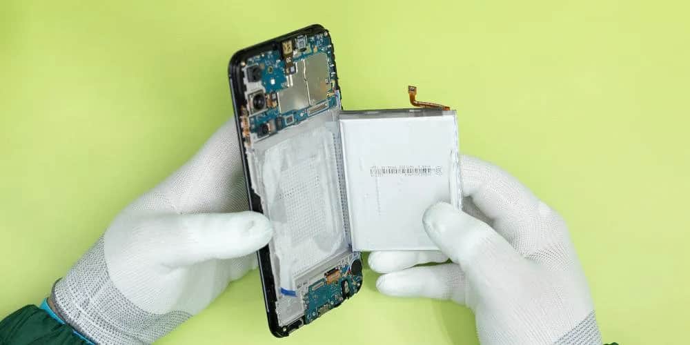 Wymiana baterii w Moto Z - uniknij kosztownych napraw i problemów