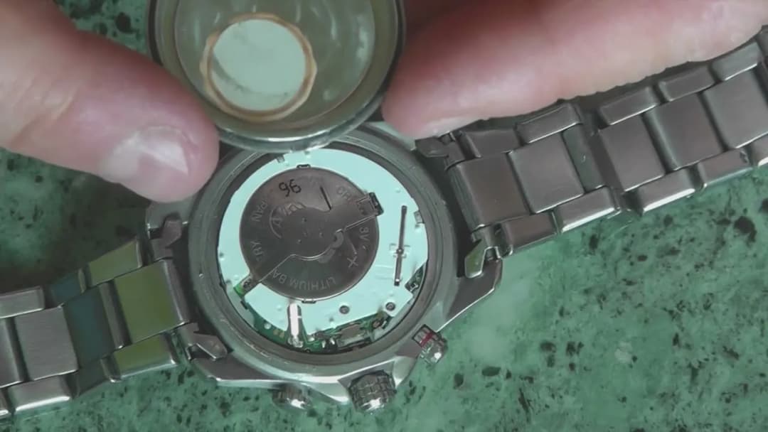 Jak łatwo wymienić baterię w zegarku Timex i uniknąć uszkodzeń